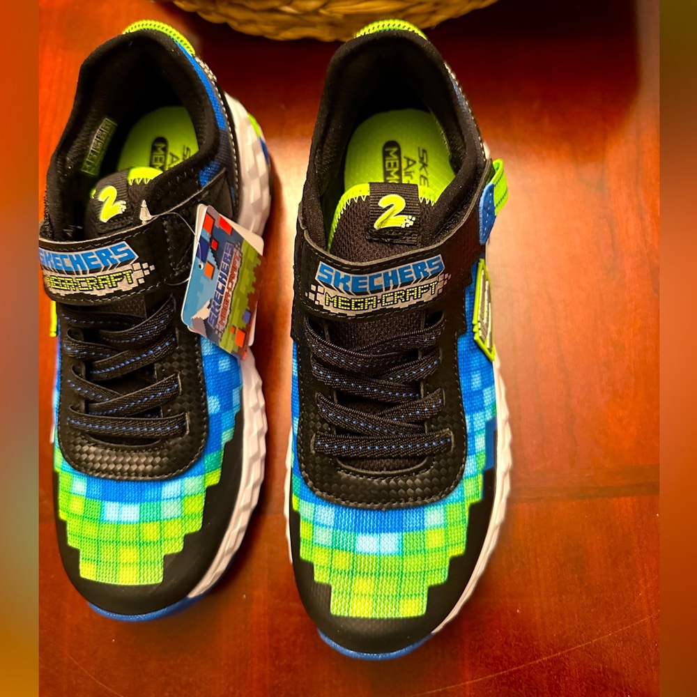 NWT Skechers Air-Cooled Memory Foam Sneakers MegaCraft Limited Edition Sz4